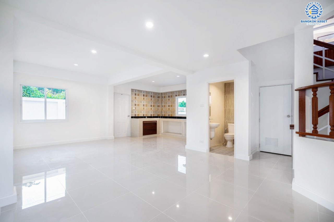 บ้านมือสองตกแต่งใหม่ ม.เศรณีวิลล่า บางใหญ่-กาญจนาภิเษก (บ้านกล้วย-ไทรน้อย) พร้อมทุกการเข้าอยู่ เนื้อที่ 50 ตร.ว. ฟังก์ชันพร้อม 3 ห้องนอน 3 ห้องน้ำ จอดรถได้ 2 คัน บนทำเลคุณภาพ! เชื่อมต่อ ถ.กาญจนาภิเษก ใกล้เซ็นทรัลเวสต์เกต และ รถไฟฟ้า "สถานีคลองบางไผ่"